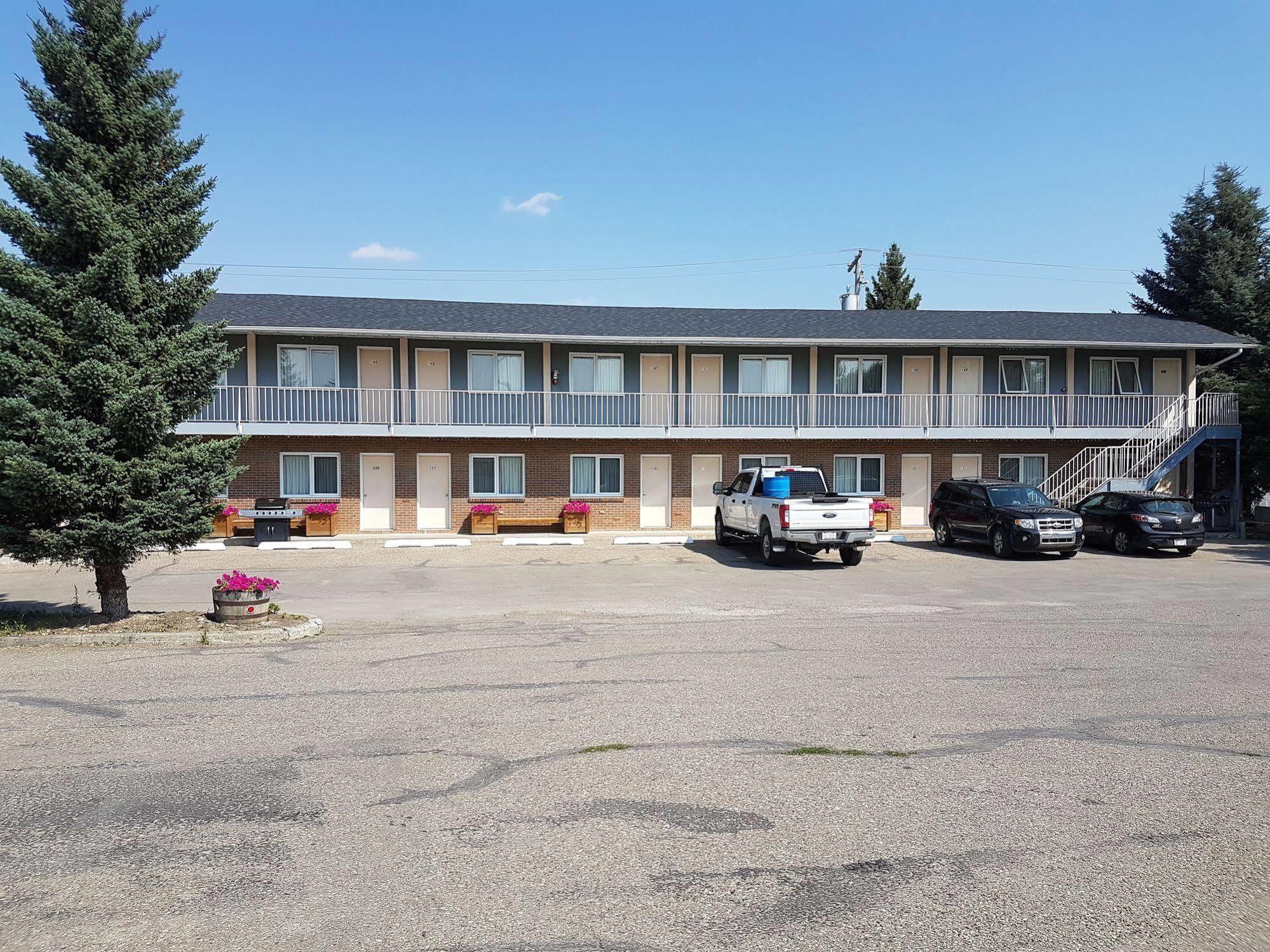 Econo Lodge Inn & Suites Pincher Creek Exterior foto